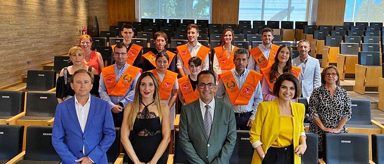 Los asistentes al acto de graduación del MBA de la Universidad Miguel Hernández.
