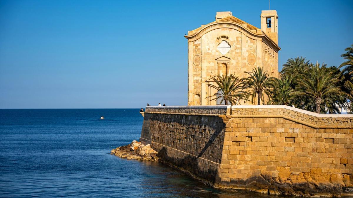 La isla habitada más pequeña de España llega a recibir más de mil turistas por habitante