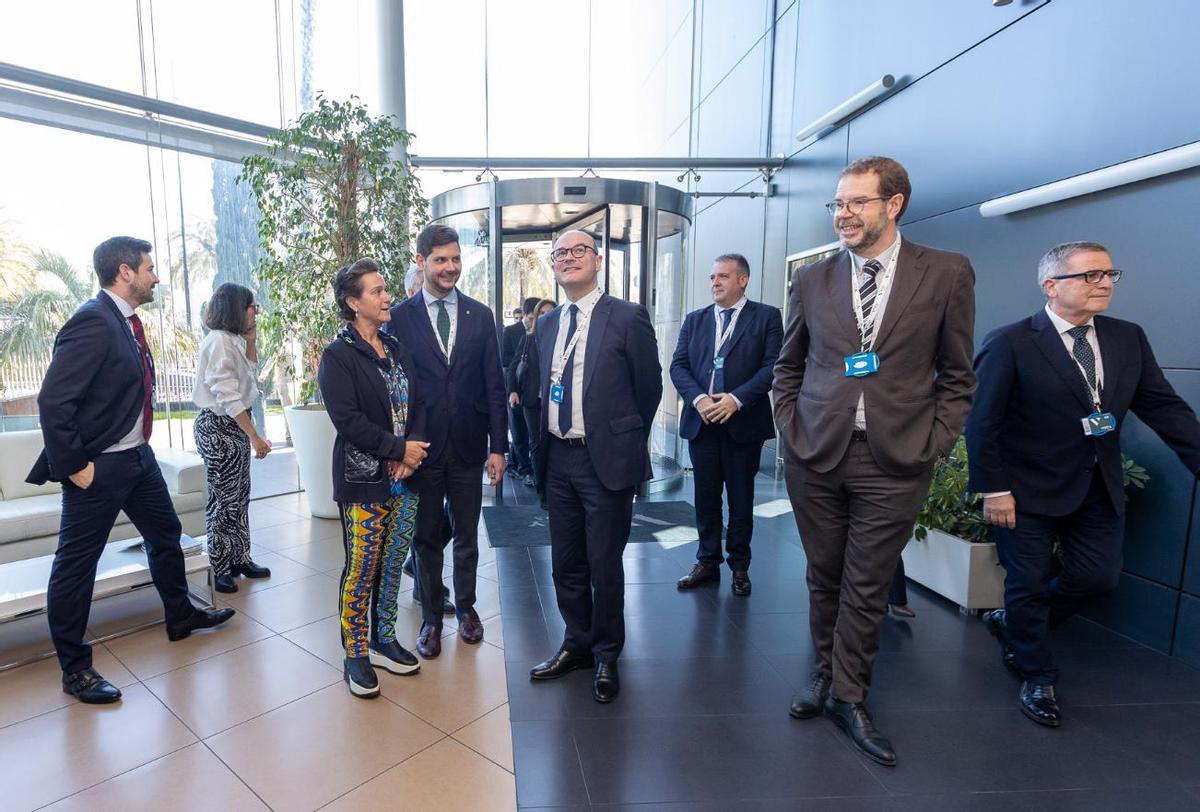 Visita del ministro de Industria de Francia, Sébastien Martin, a las instalaciones de Vicky Foods en Gandia.
