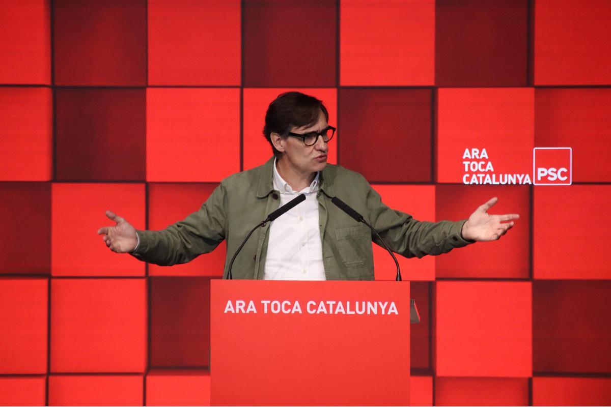 El líder del PSC, Salvador Illa, este sábado en un mitin en Sant Joan Despí.