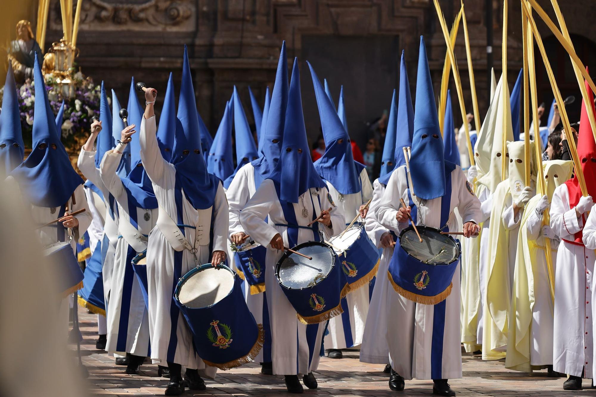 En imágenes | Emoción y mucho público en la procesión de las palmas de Zaragoza