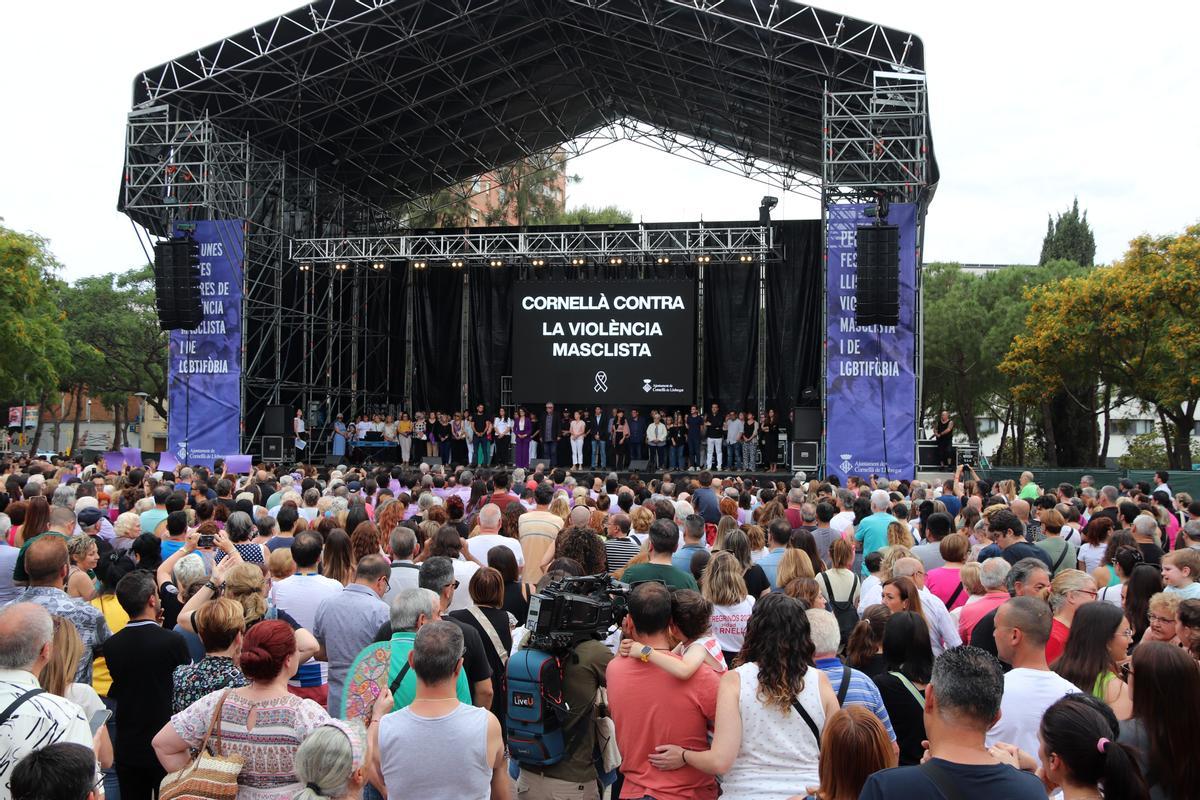 Prop de 6.000 persones es concentren a Cornellà per rebutjar l’últim crim masclista