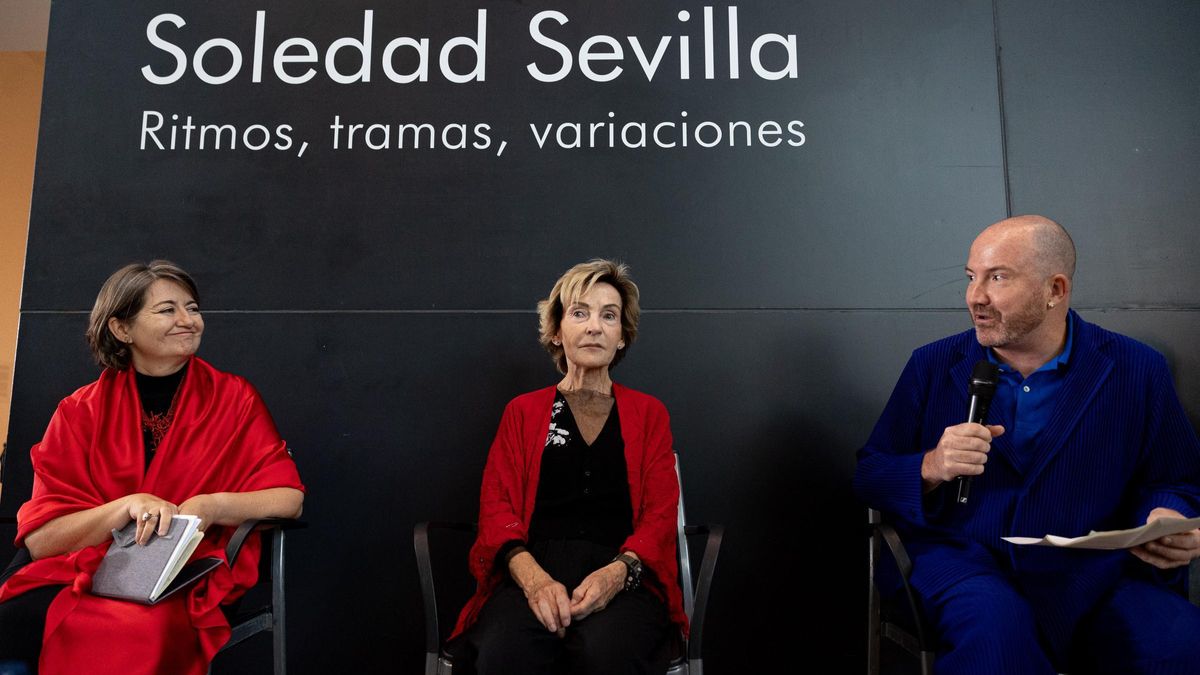 Isabel Tejeda, Soledad Sevilla y Manuel Segade, en la presentación de la exposición