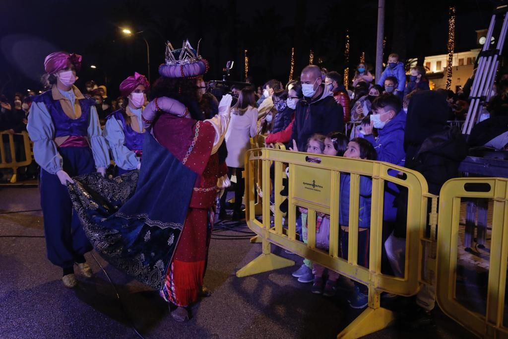 Los Reyes Magos recorren Palma en una Cabalgata sin caramelos y adaptada a la covid