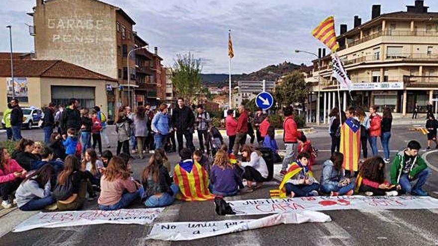 Els estudiants seuen a la C-55, carretera que dona accés a Solsona