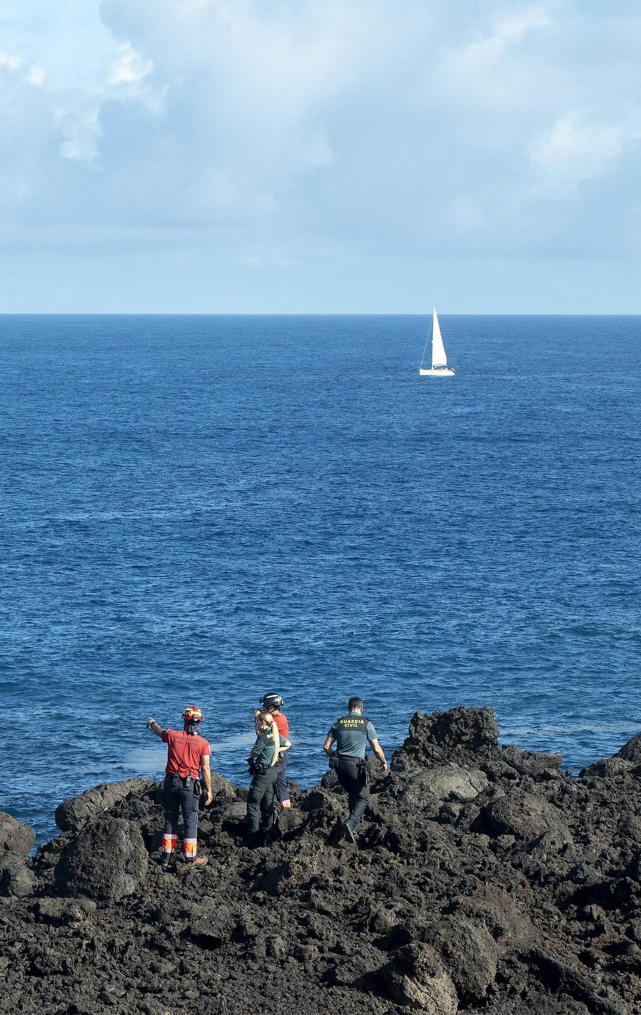 Rescatan el cadáver de un tripulante en el naufragio de un velero en Canarias