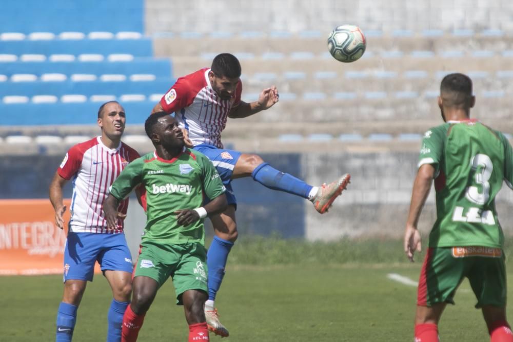 El partido entre el Sporting de Gijón y el Alavés, en imágenes