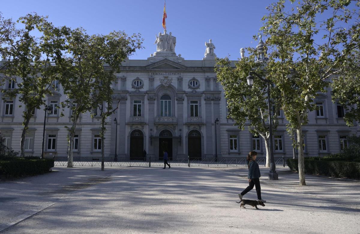 Archivo - La fachada del Tribunal Supremo, a 15 de octubre de 2021, en Madrid (España).