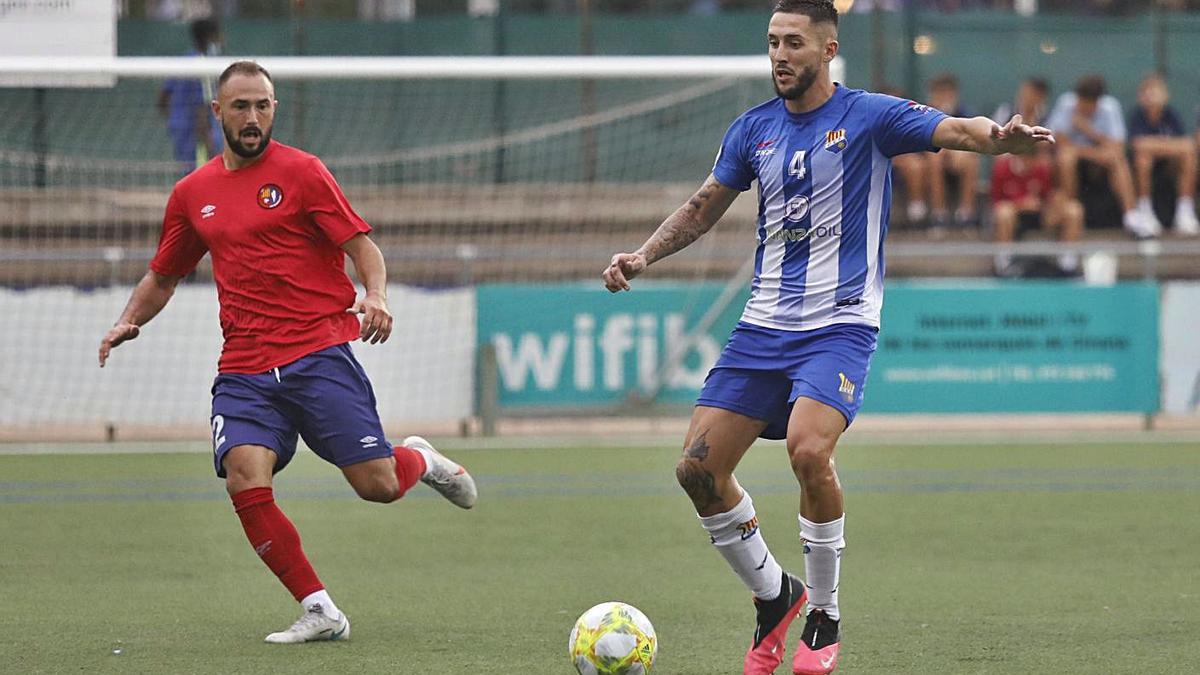 Xavi Ferrón i Nil Congost en el duel de pretemporada (1-1) jugat a Banyoles. | ANIOL RESCLOSA