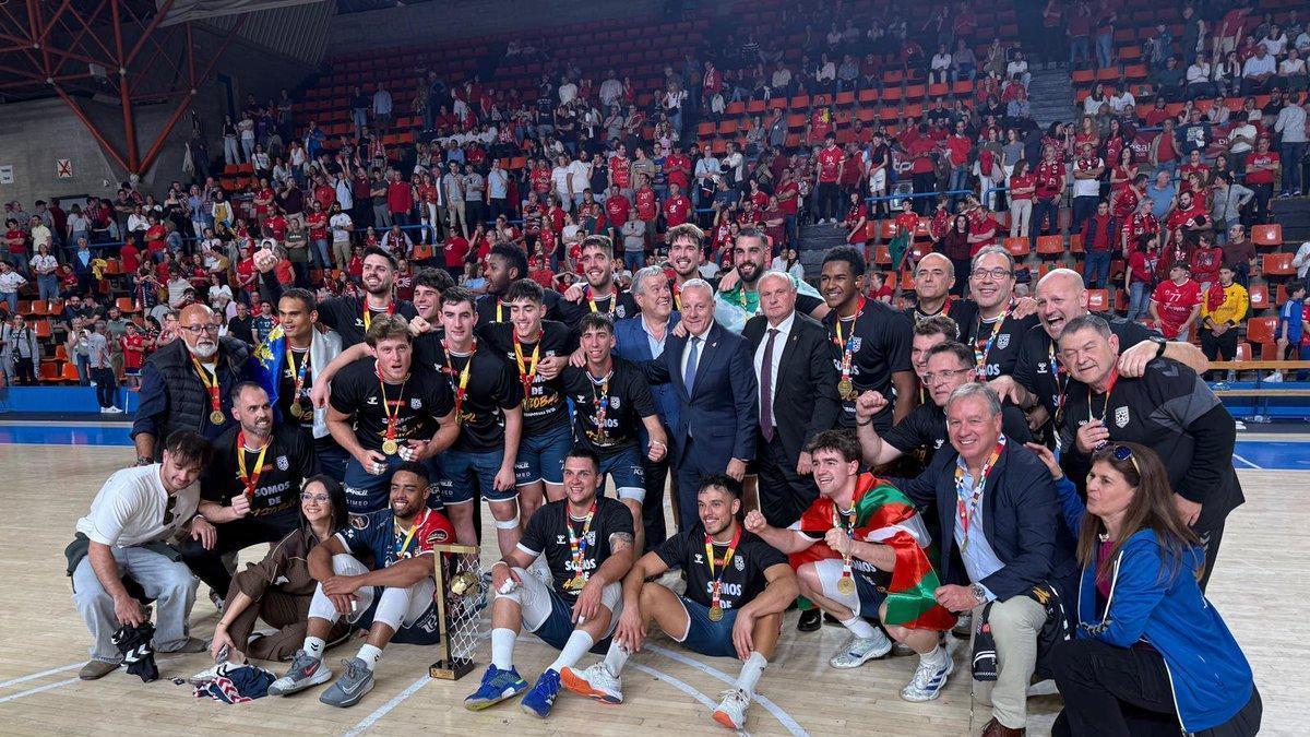 El Hórneo EON Alicante celebra en Burgos su ascenso a Liga Asobal