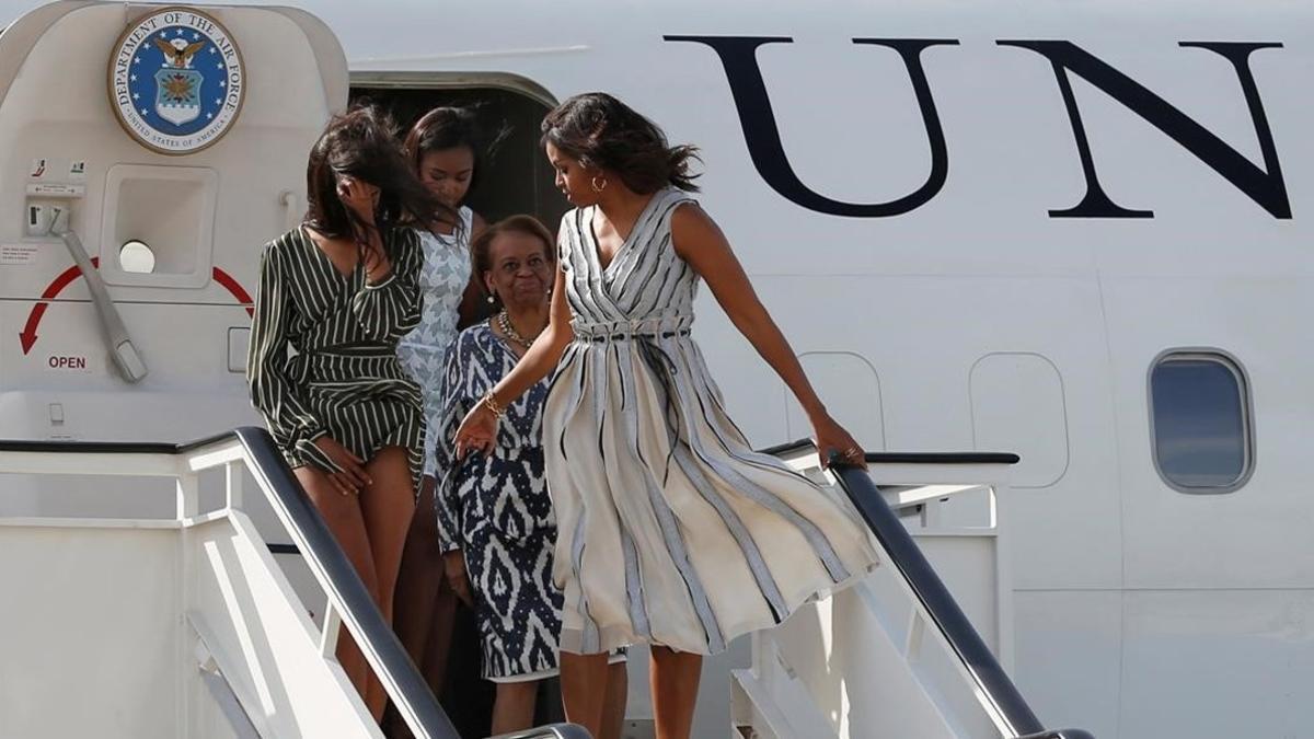 la  familia  obama a su llegada a madrid