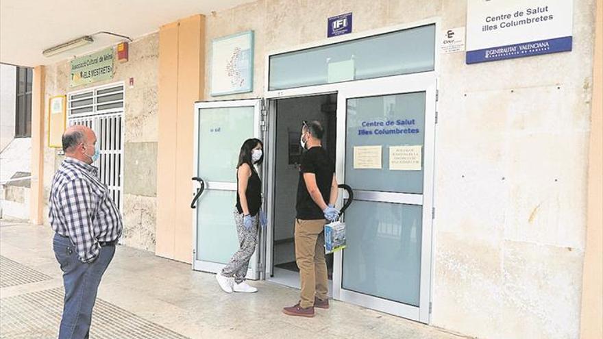 Los centros de salud de Castellón retrasan los PCR por falta de medios
