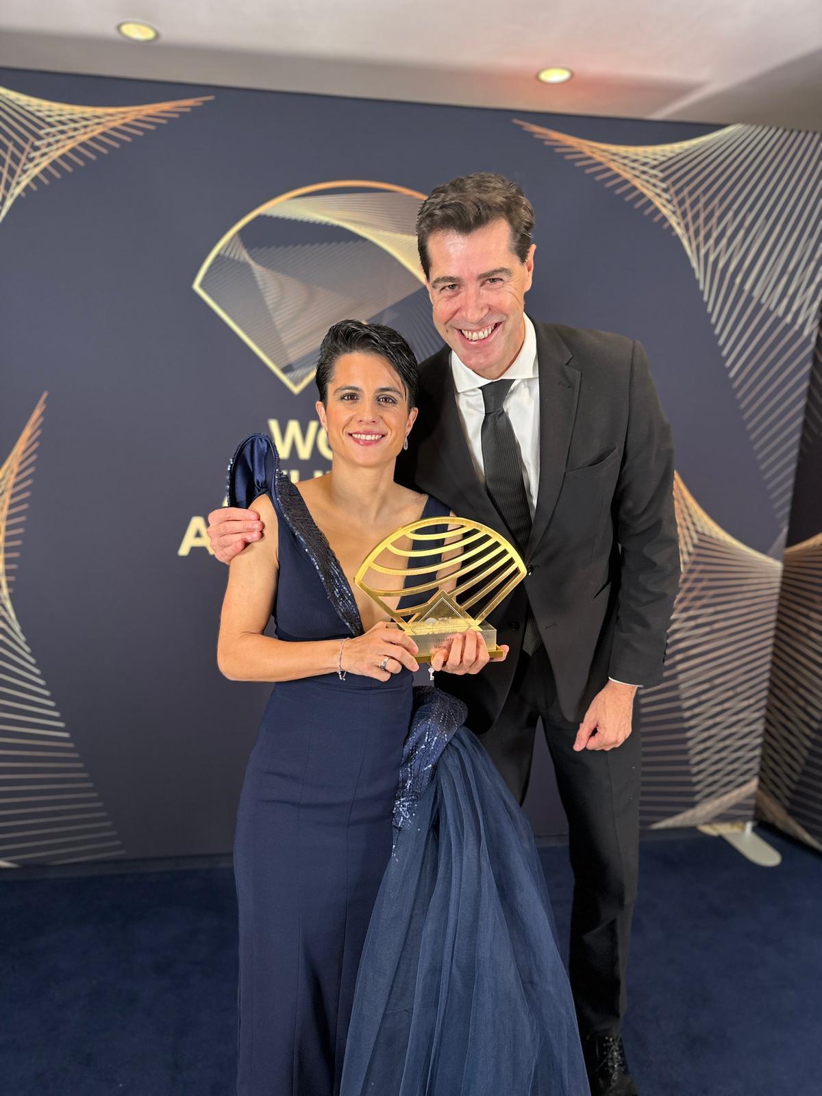 María Pérez, con Raúl Chapado (presidente de la Federación Española de Atletismo) María Pérez, con Raúl Chapado (presidente de la Federación Española de Atletismo)