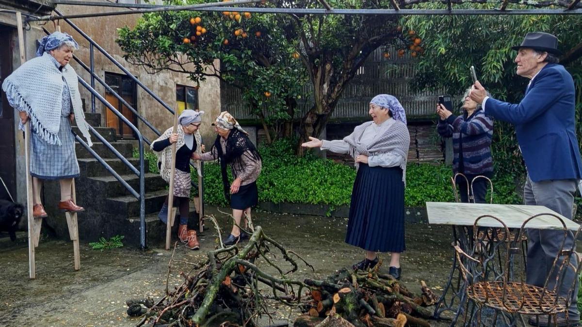 Un momento del rodaje en O Rosal, con varios vecinos participando como actores.