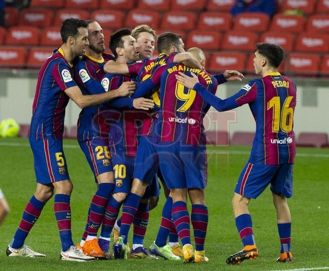 Imágenes del partido entre el FC Barcelona y la Real Sociedad correspondiente al partido adelantado de la  jornada 19 de LaLiga, disputado en el Camp Nou, Barcelona.