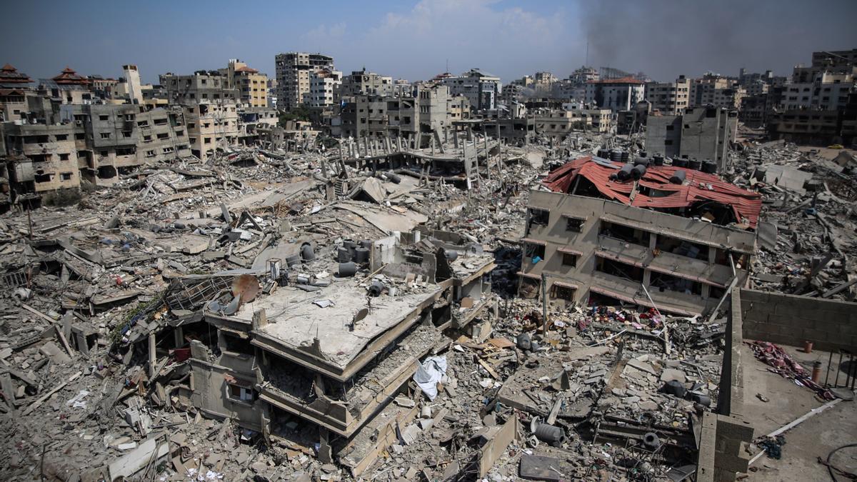 Edificios destruidos en los alrededores del Hospital Al Shifa.