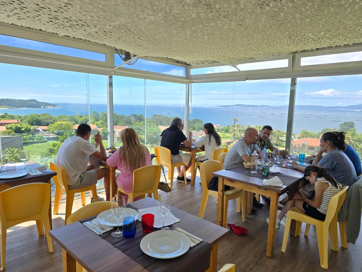 El restaurante Terraza Hotel O Castro, en Reboredo (O Grove), ayer.
