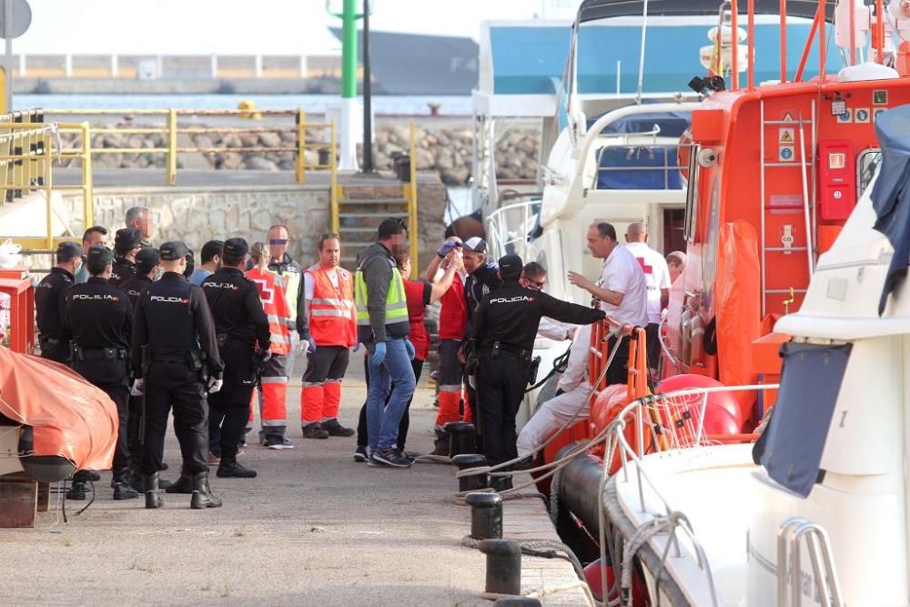 Llegan 6 personas rescatadas en una patera a Cartagena