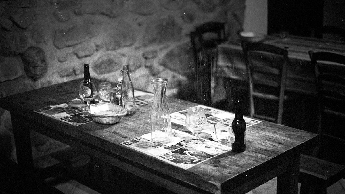 5.- Hospedería. La mesa, lista para la cena en la “gite” de Marius, un alojamiento rural típico de Francia.