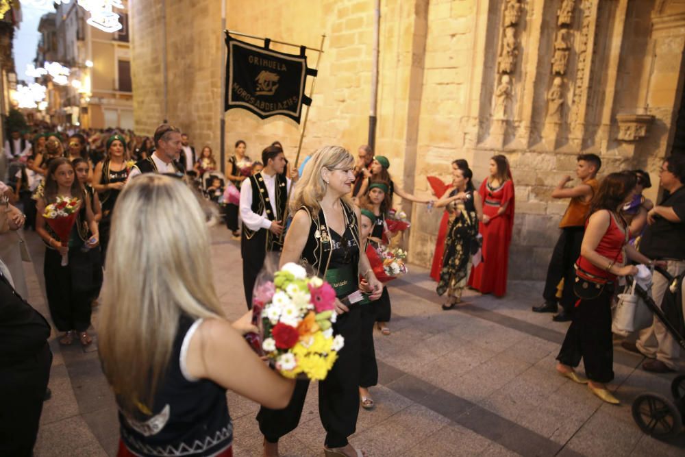 Desfile de abanderadas, ofrenda floral y procesión