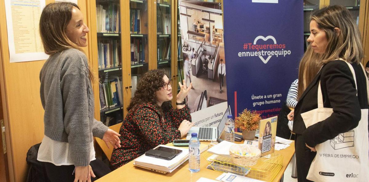 Más de 300 personas asisten a la feria de empleo de la Erlac | CASTELEIRO/ROLLER AGENCIA