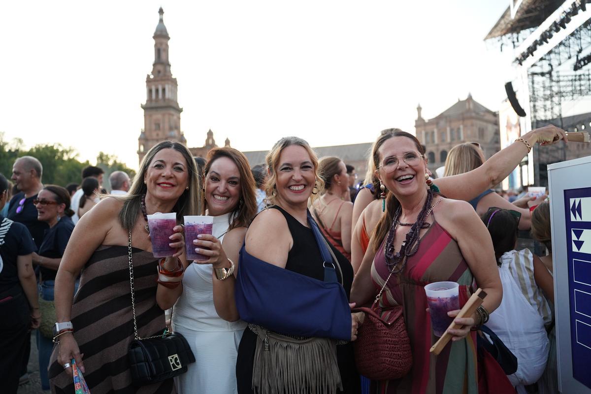¿Estuviste en el concierto de Hombres G en Icónica Santalucía Sevilla Fest? ¡Búscate en nuestra fotogalería!