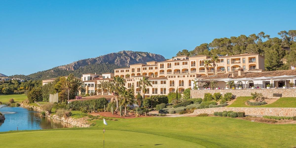 Das Steigenberge Hotel &amp; Resort Camp de Mar auf einem Unternehmensbild.