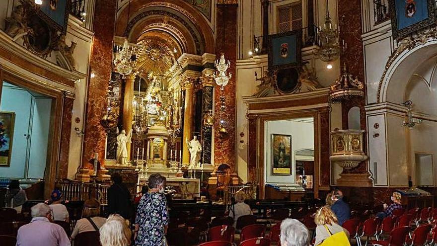 El cardenal Cañizares abre la Basílica al público en plena pandemia