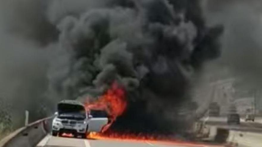 El vehicle en flames a Argelaguer