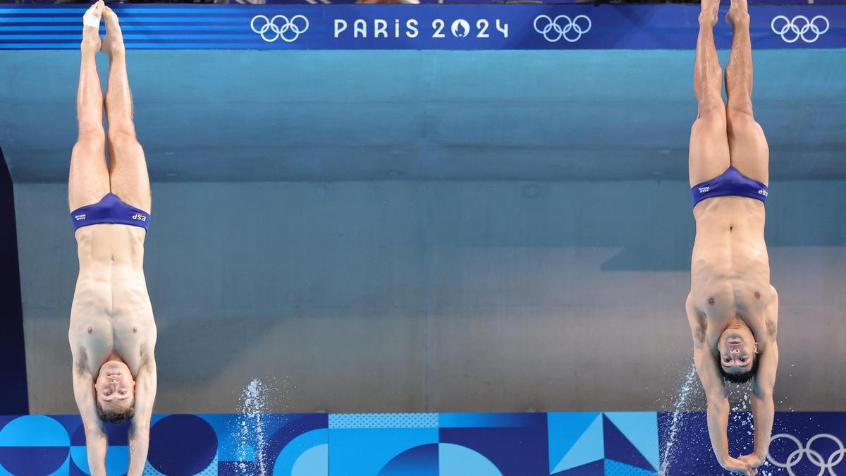 García Boissier y Abadía, durante la final de saltos de trampolín de tres metros.