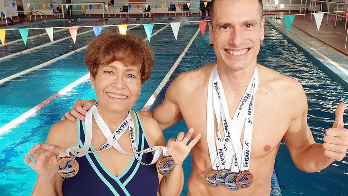 Diego Fernández y Paula Maroto, en la piscina del Real Club Náutico de Vigo.