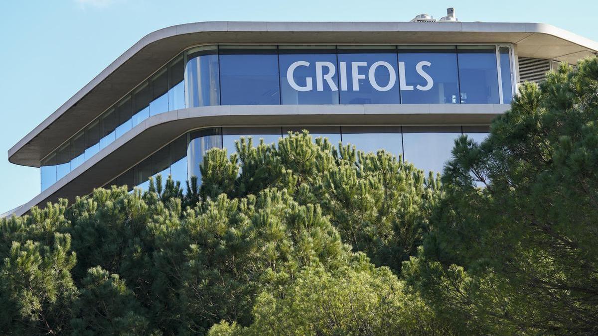 Grifols falls again on the stock market after securing the sale of its stake in Shanghai Raas