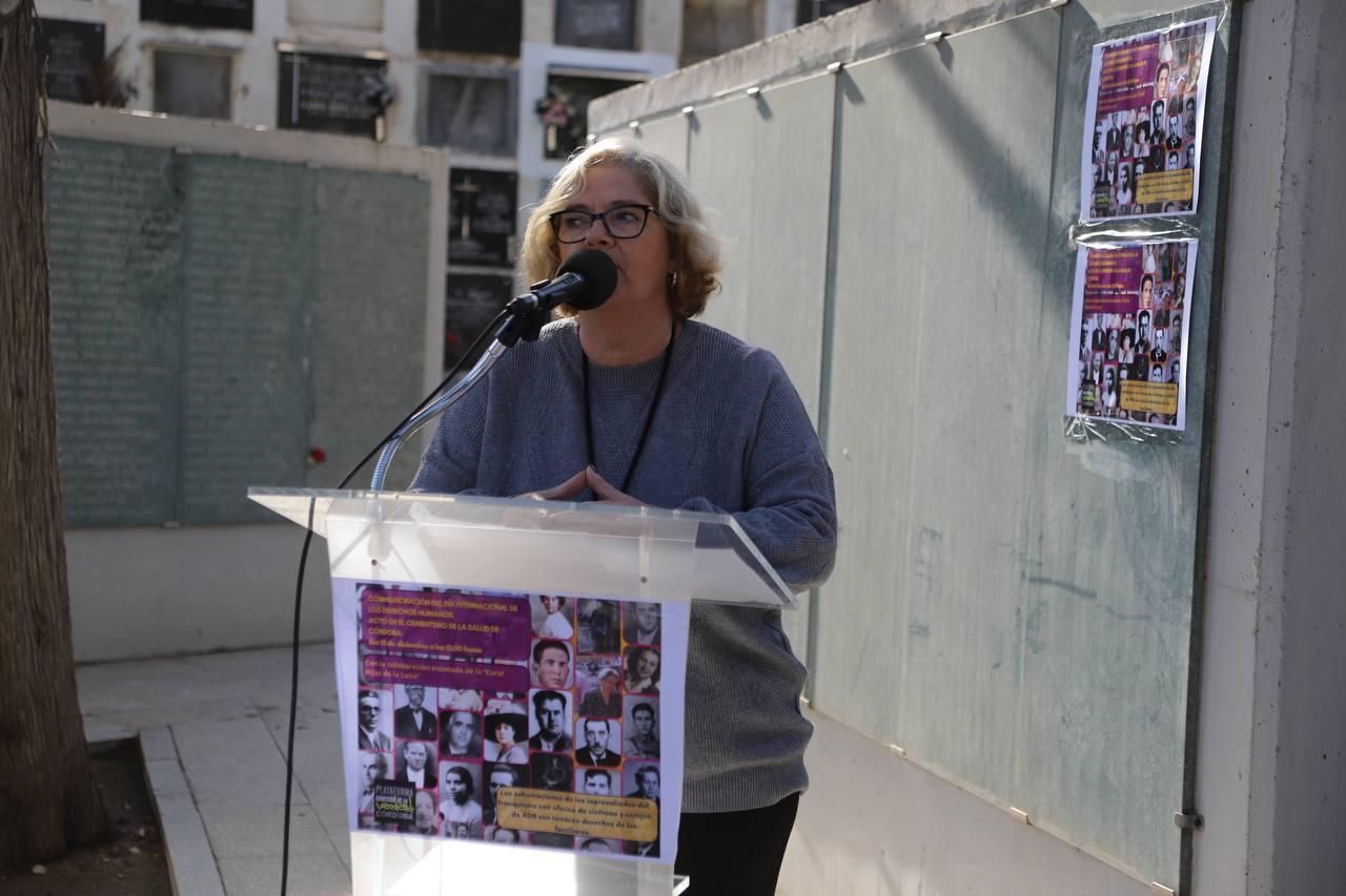 Acto en memoria de las víctimas del franquismo en el cementerio de la Salud
