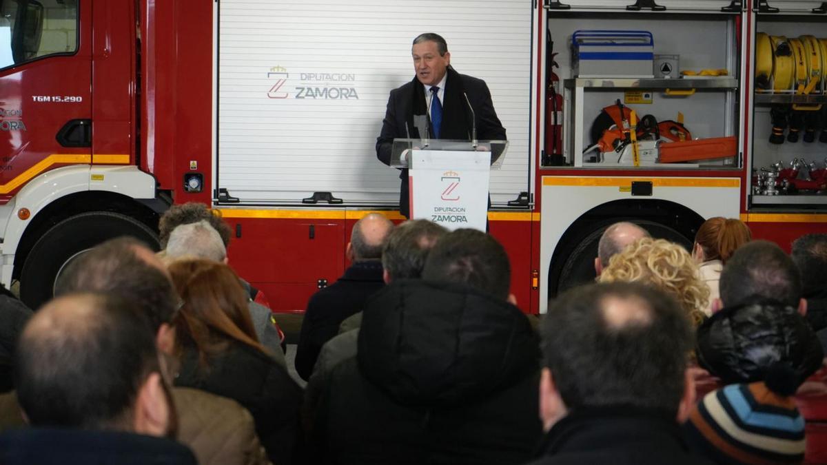 El presidente de la Diputación Provincial de Zamora durante el acto inaugural del Parque de Bomberos Zona Centro.