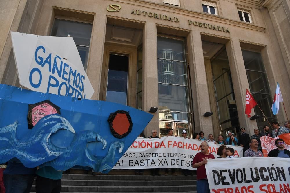 Marcha de 4.000 personas por la fachada marítima