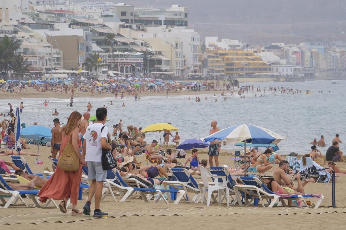La playa de Las Canteras, este sábado.