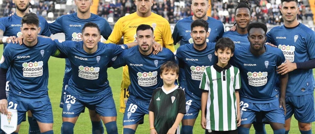 Equipo titular del Córdoba CF que se enfrentó al Badajoz en el Nuevo Vivero, este sábado.