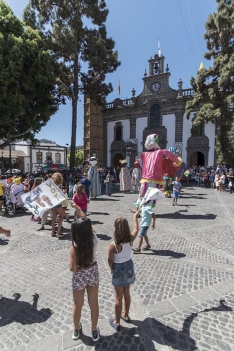 Fiestas del Pino en Teror: Subida de la Bandera en la Basílica