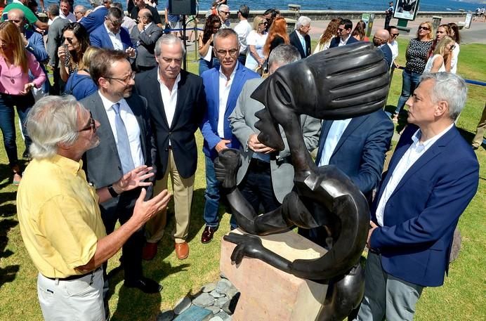 MONUMENTO BARES JAIME URRUTIA MELONERAS COCA COLA