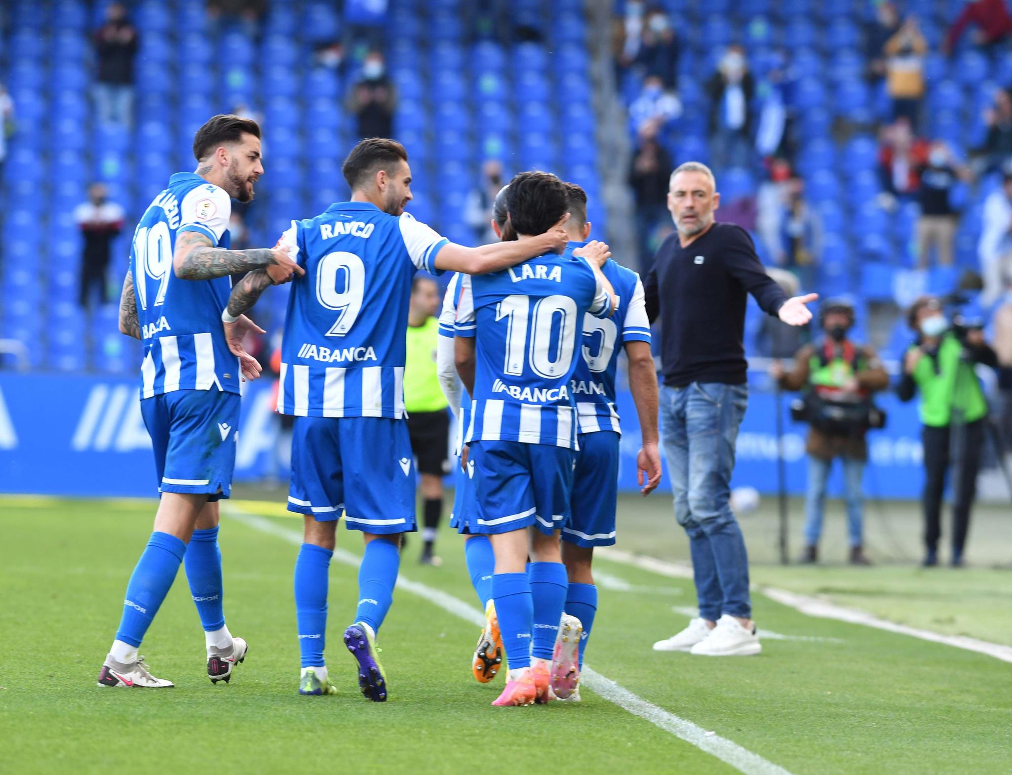 El Deportivo se libera con una goleada al Langreo (5-0)