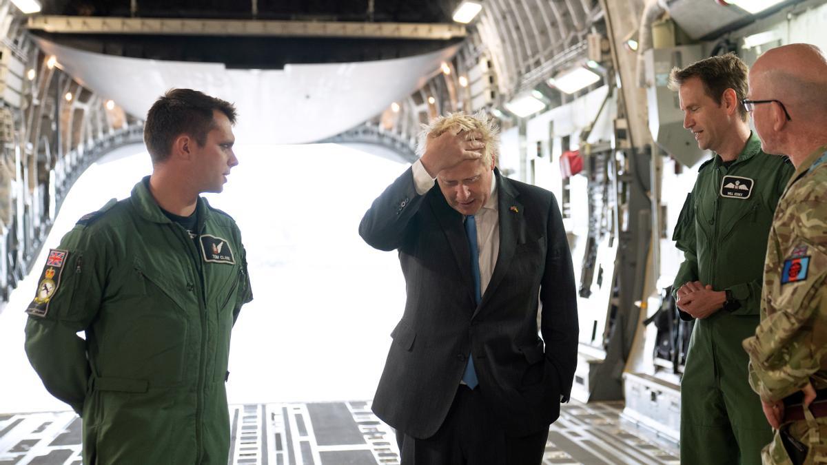 Boris Johnson regresa de un viaje a Kiev.