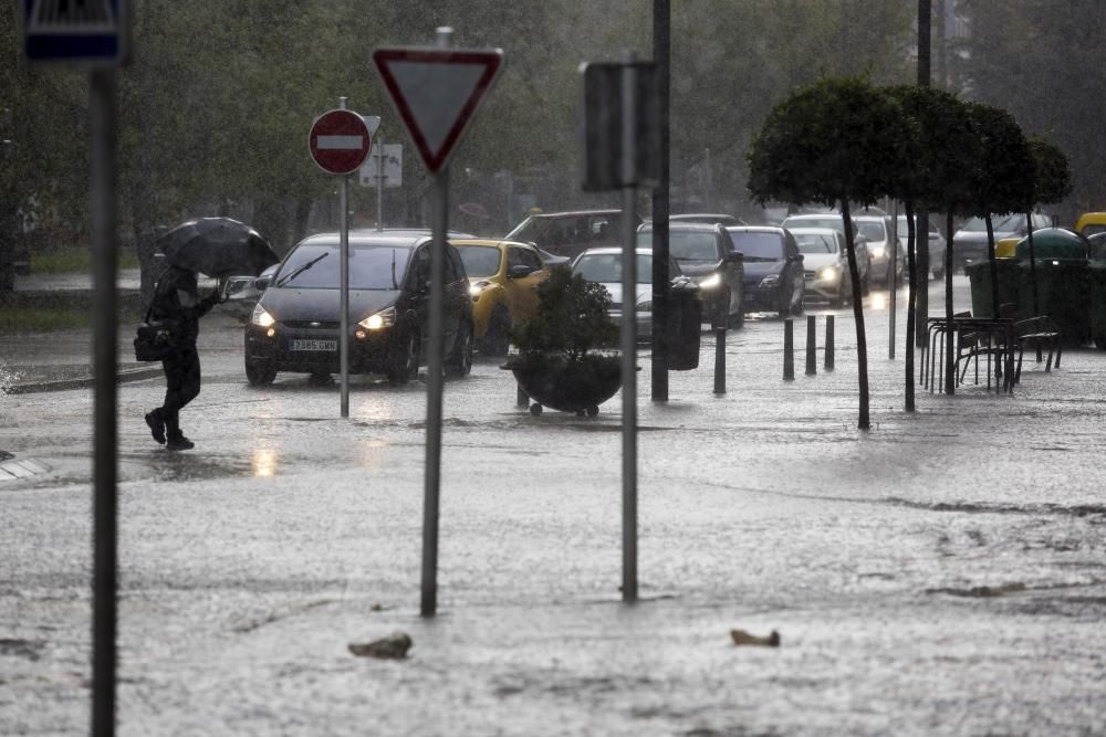 El temporal causa importantes inundaciones en Avilés