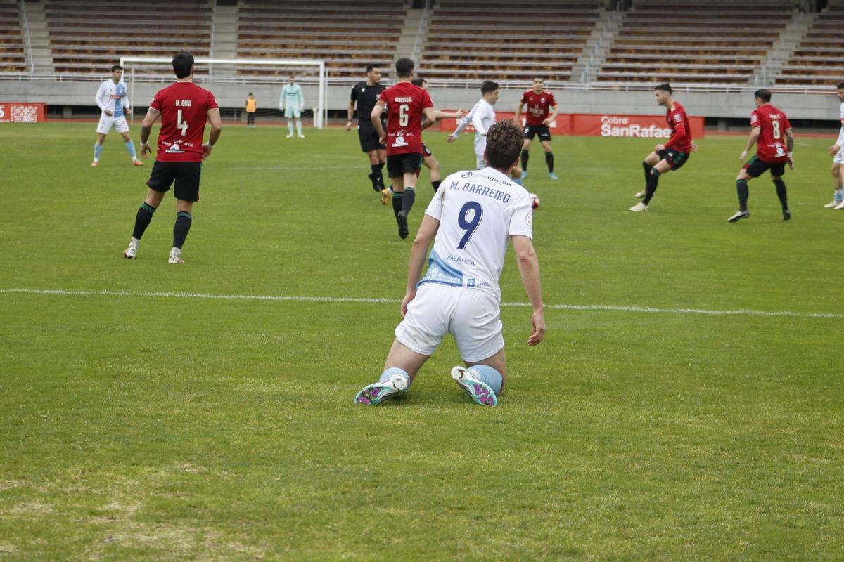 Manu Barreiro contó con varias ocasiones, pero no encontró el gol