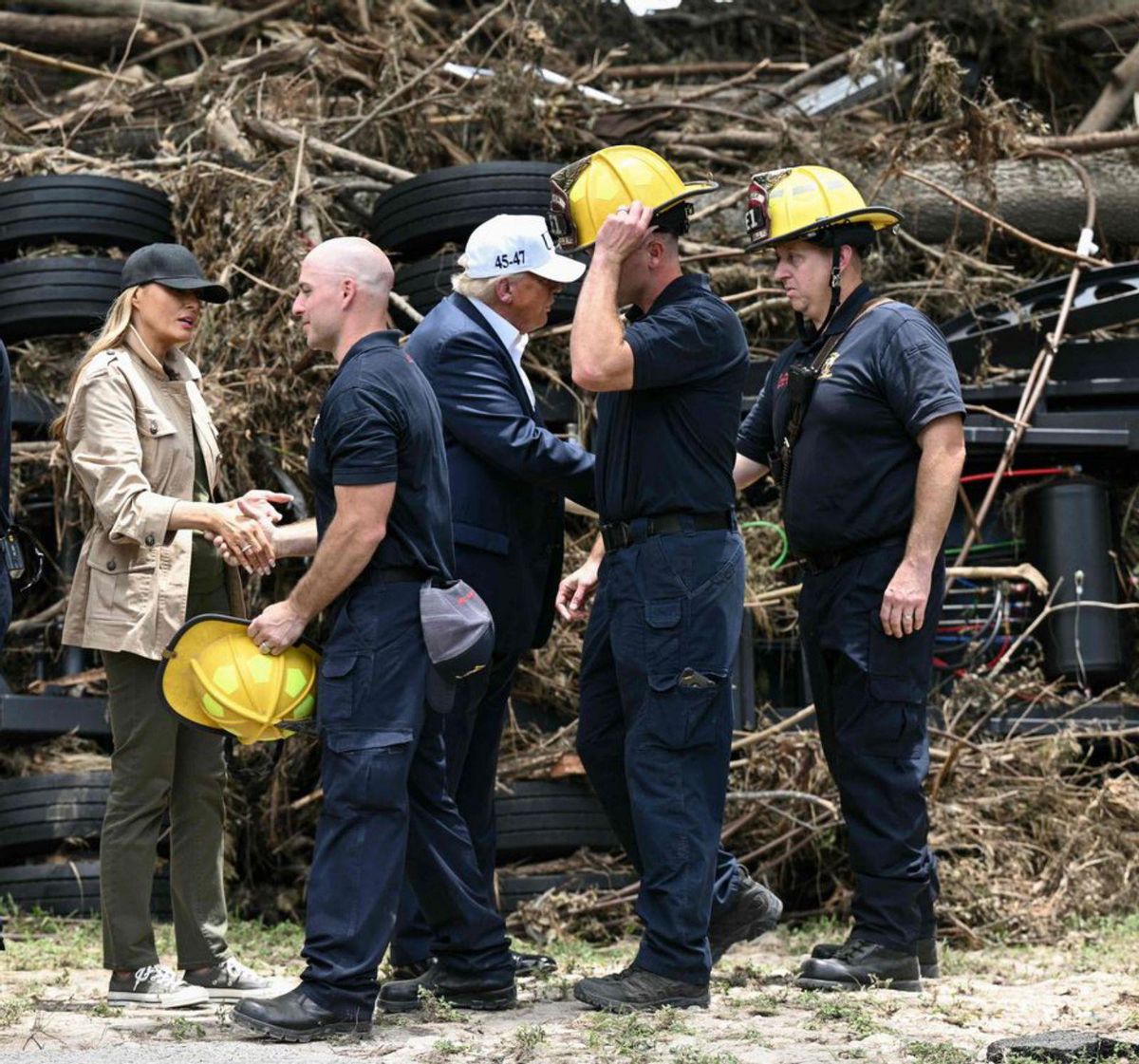 Trump visita la zona devastada per les riuades a Texas Trump visita la zona devastada per les riuades a Texas