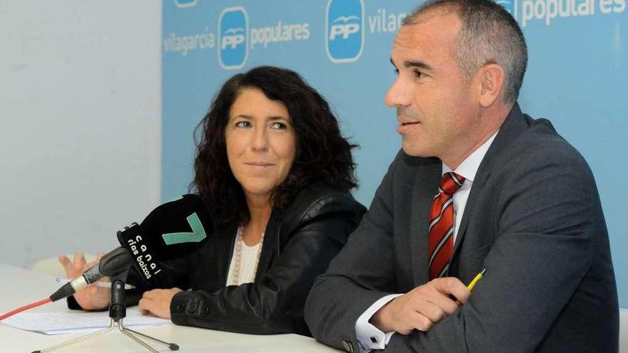 La nueva portavoz del PP, Elena Suárez, y el presidente del partido, Alfonso Gallego, ayer. // Iñaki Abella