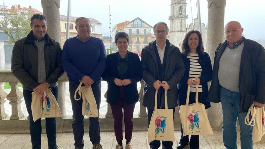 Alcaldes y representantes de los tres concellos, en un encuentro celebrado en O Rosal.