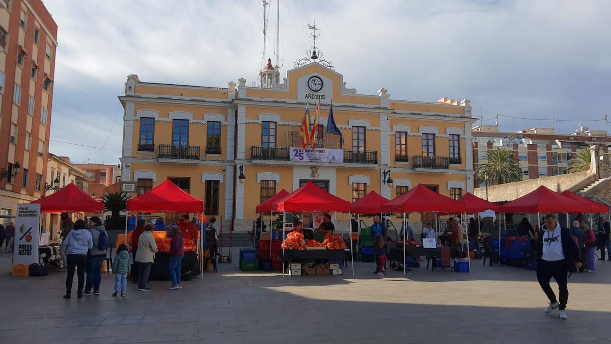 Una de les últimes accions de Per l'Horta, el mercat de proximitat a Burjassot per a reivindicar preus justos.