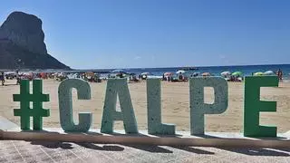 «Calp», en letras gigantes fabricadas con plásticos «pescados» en el Mediterráneo