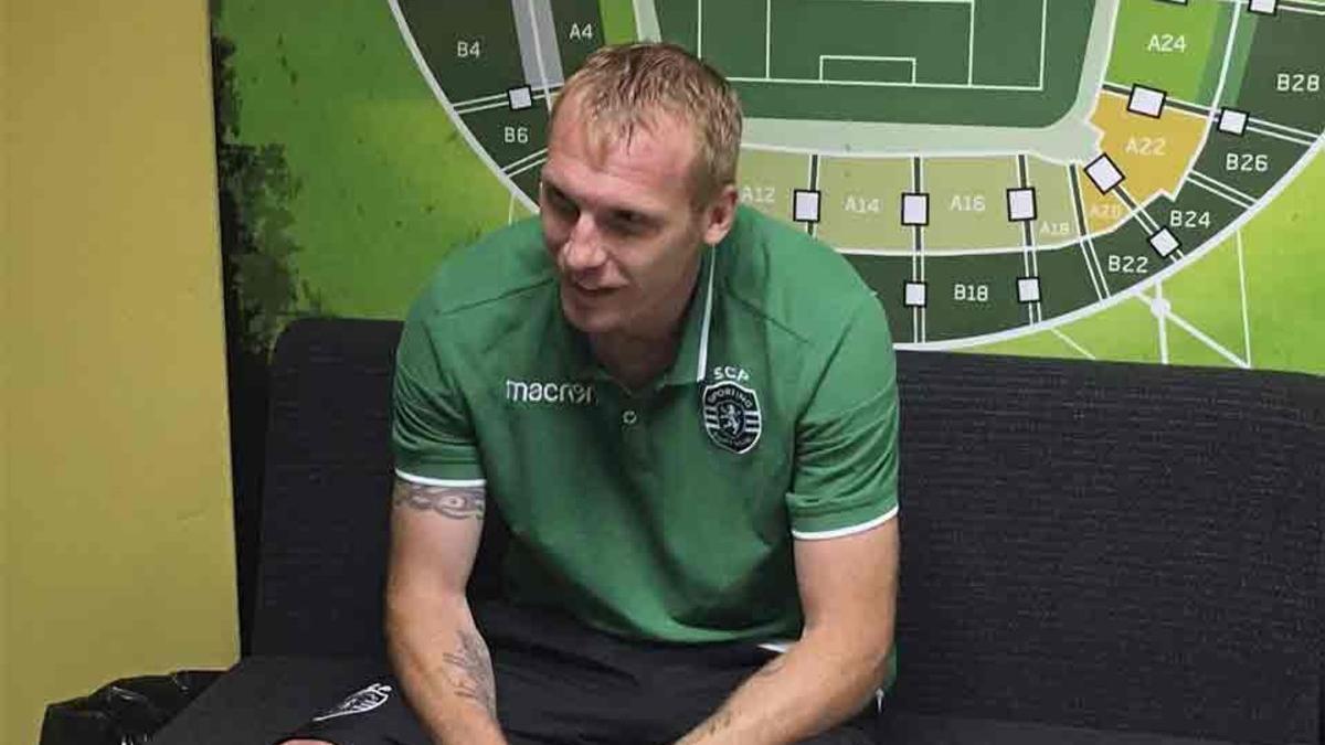 Jeremy Mathieu, actualmente en el Sporting de Portugal