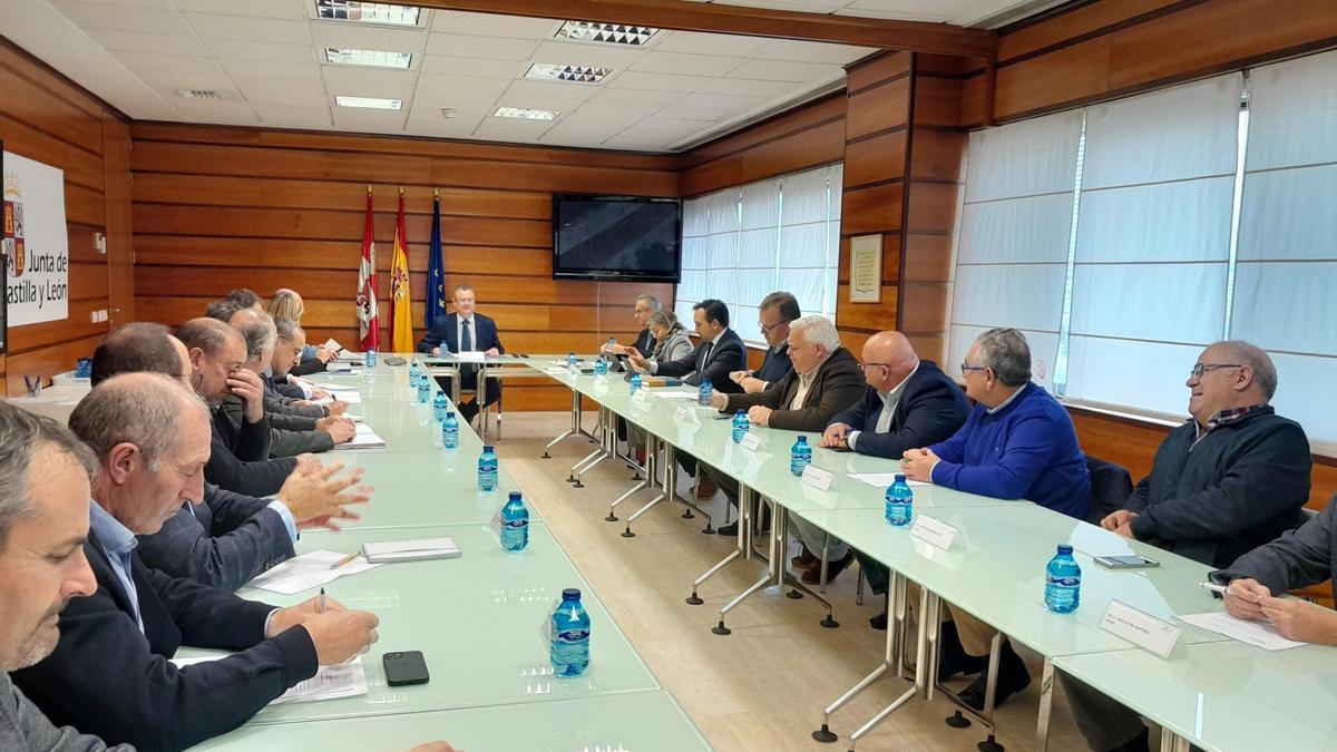 Reunión del consejero Gerardo Dueñas con los cooperativistas